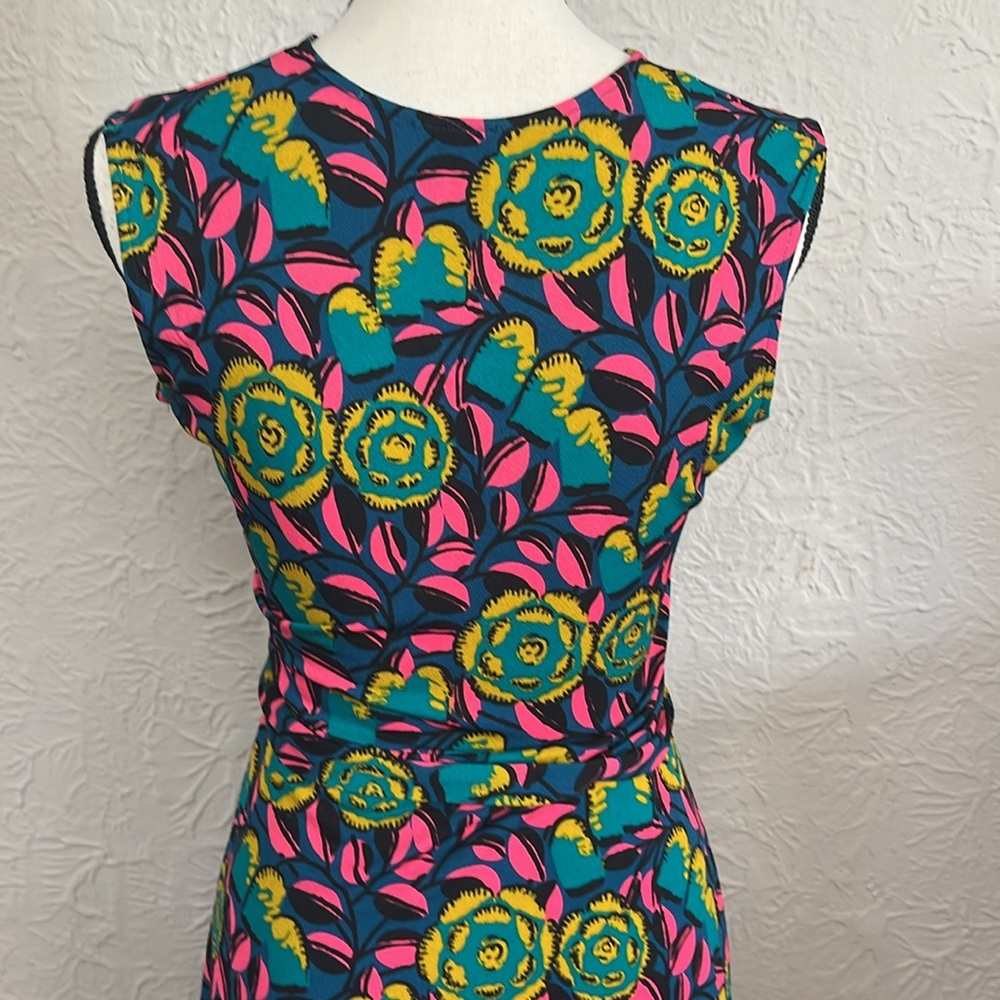 Leota The Perfect Wrap Midi Dress in Marche Fleur - Picture 9 of 13